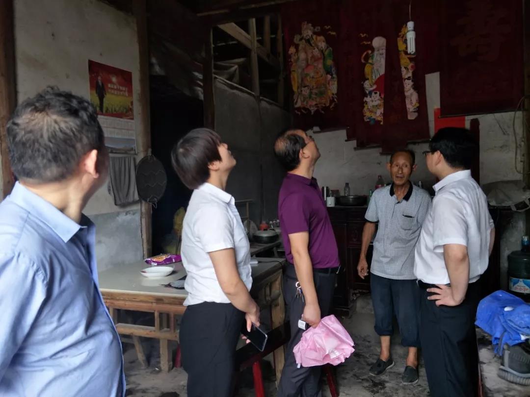 暖心党建活动“践行践行社会责任、助力精准扶贫”中秋慰问活动6.jpg