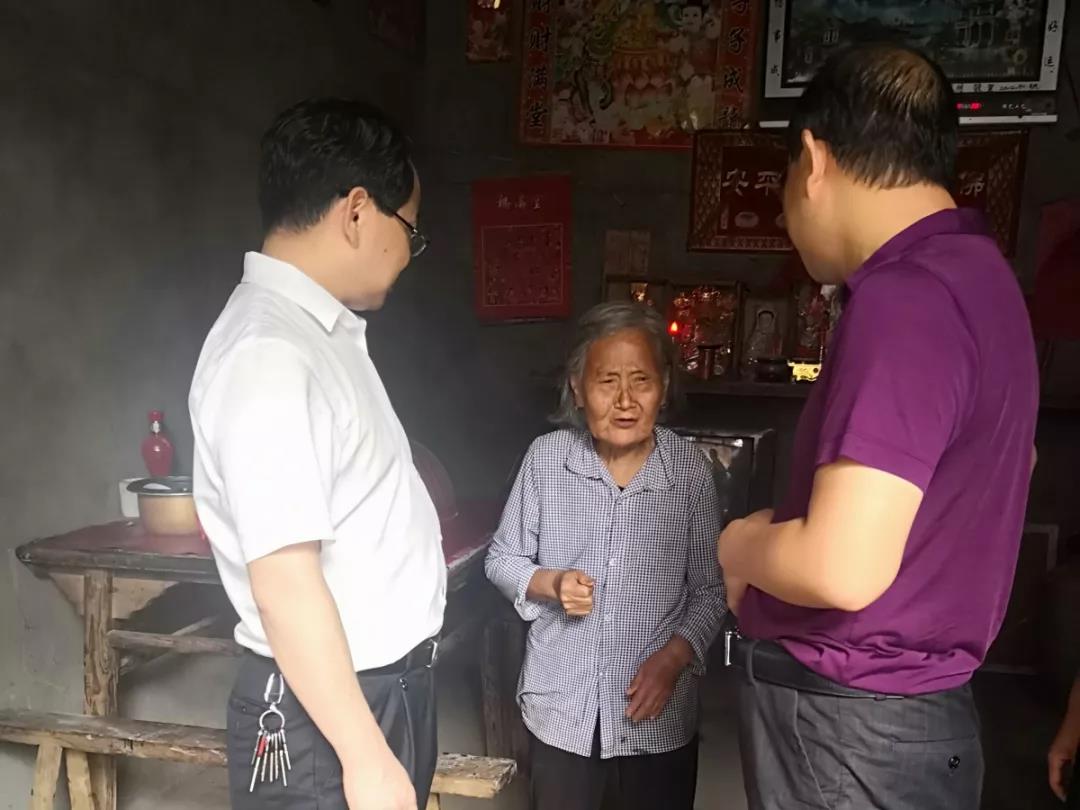 暖心党建活动“践行践行社会责任、助力精准扶贫”中秋慰问活动7.jpg